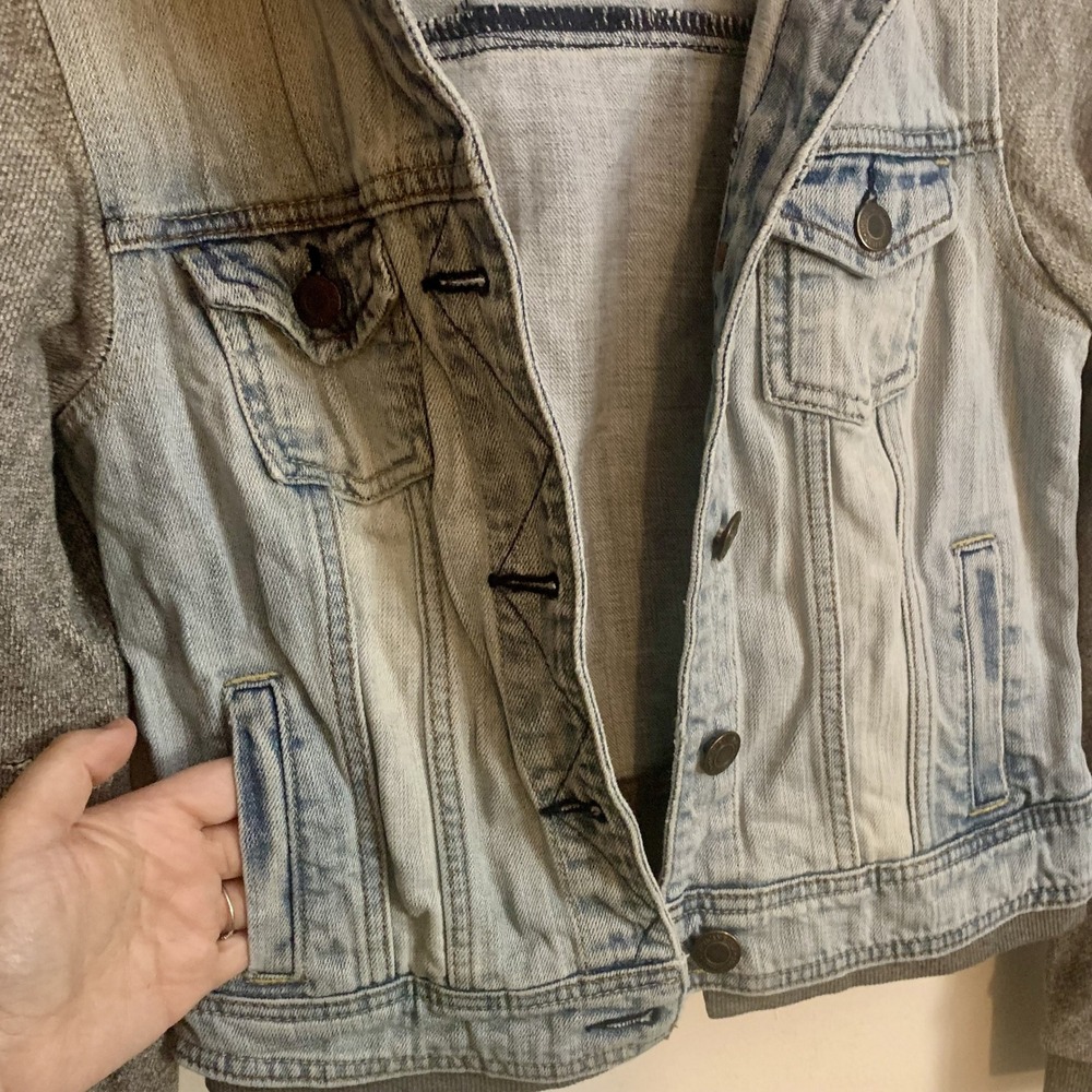 American Eagle Denim Jacket Hoodie Knit Sleeves Light Wash‎ S Small - Picture 3 of 7